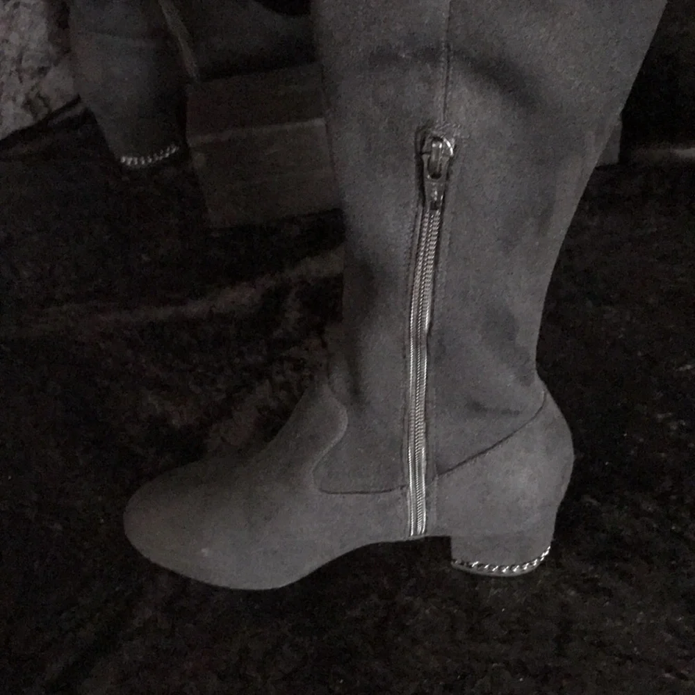 MICHAEL MICHAEL KORS—Jamie Stretch Over-the-Knee Mid-Heel Boots — Size 5 1/2